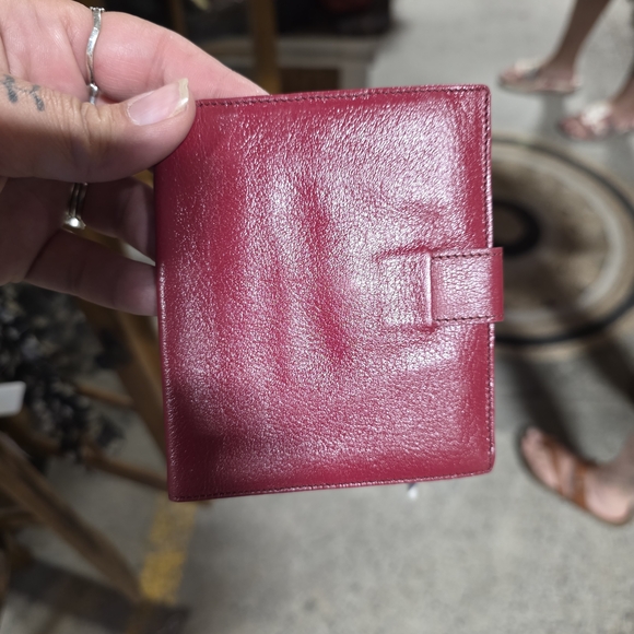 VINTAGE RED LEATHER ROLEX BIFOLD WALLET GOLD HARDWARE. RARE FIND. - Picture 2 of 2